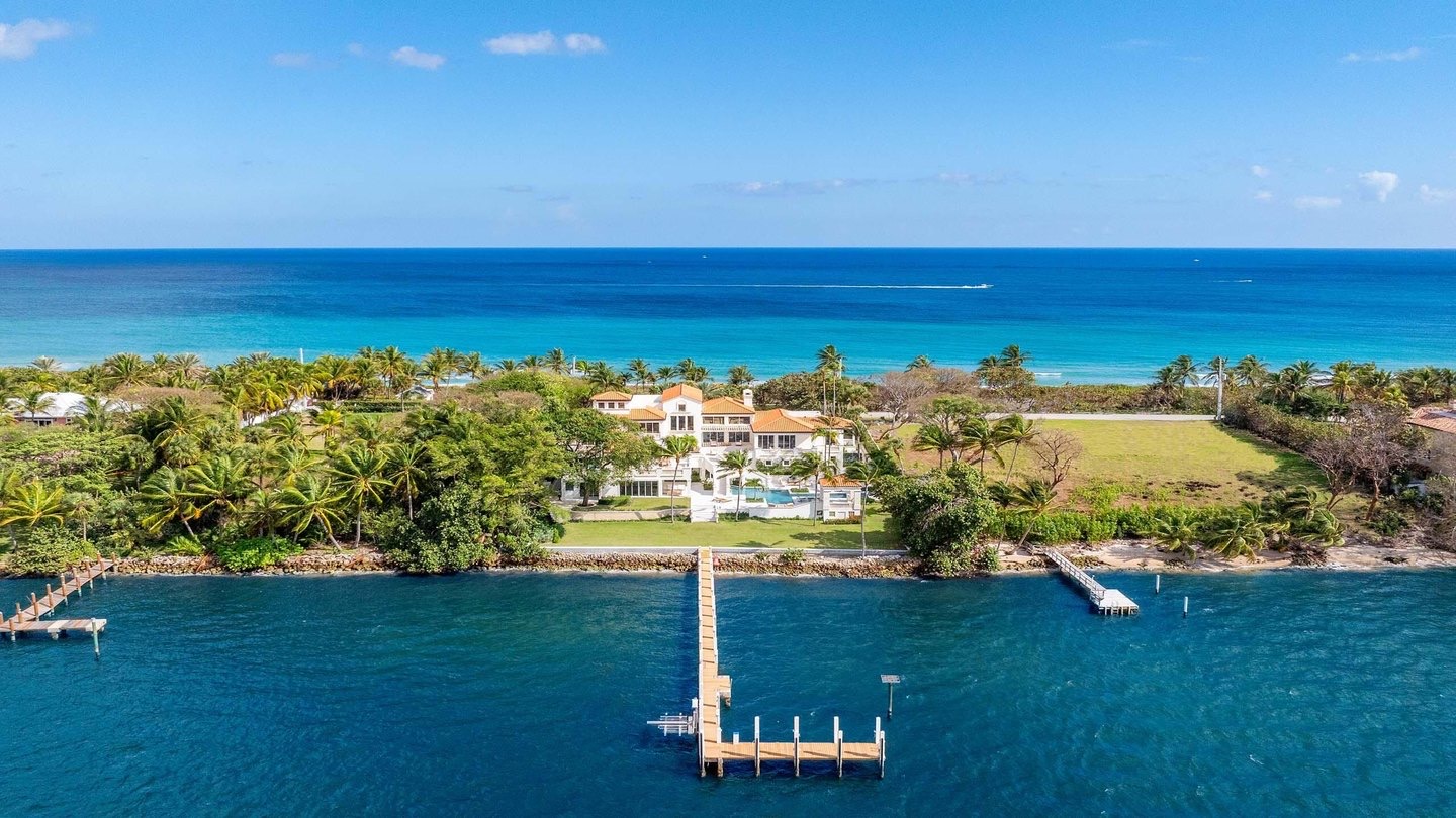 Ocean-to-lake estate in Manalapan, Florida